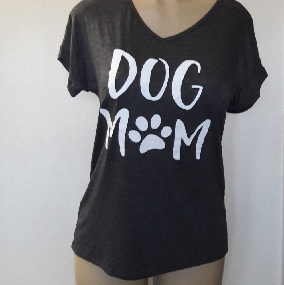 DOG MOM graphic Top Small Gray